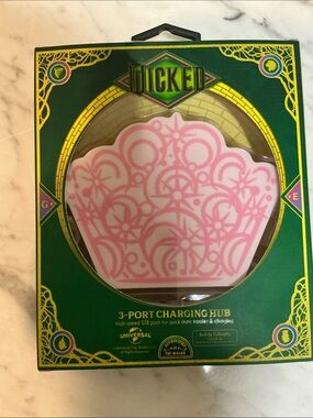 🤎 New In Box Wicked Pink Crown 3 Port Charging Hub